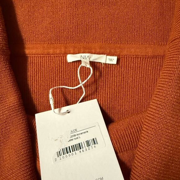 Off-the-Shoulder Ribbed Top in Rust - Picture 3 of 4